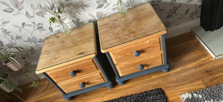 2 solid pine bedside tables 