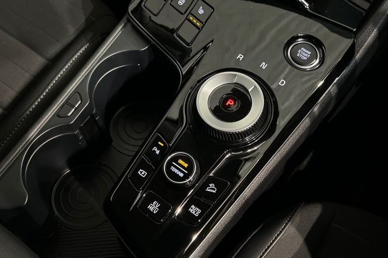 2023 73 KIA SPORTAGE 1.6 T-GDI 13.8KWH 3 SUV 5DR PETROL PLUG-IN HYBRID AUTO AWD 