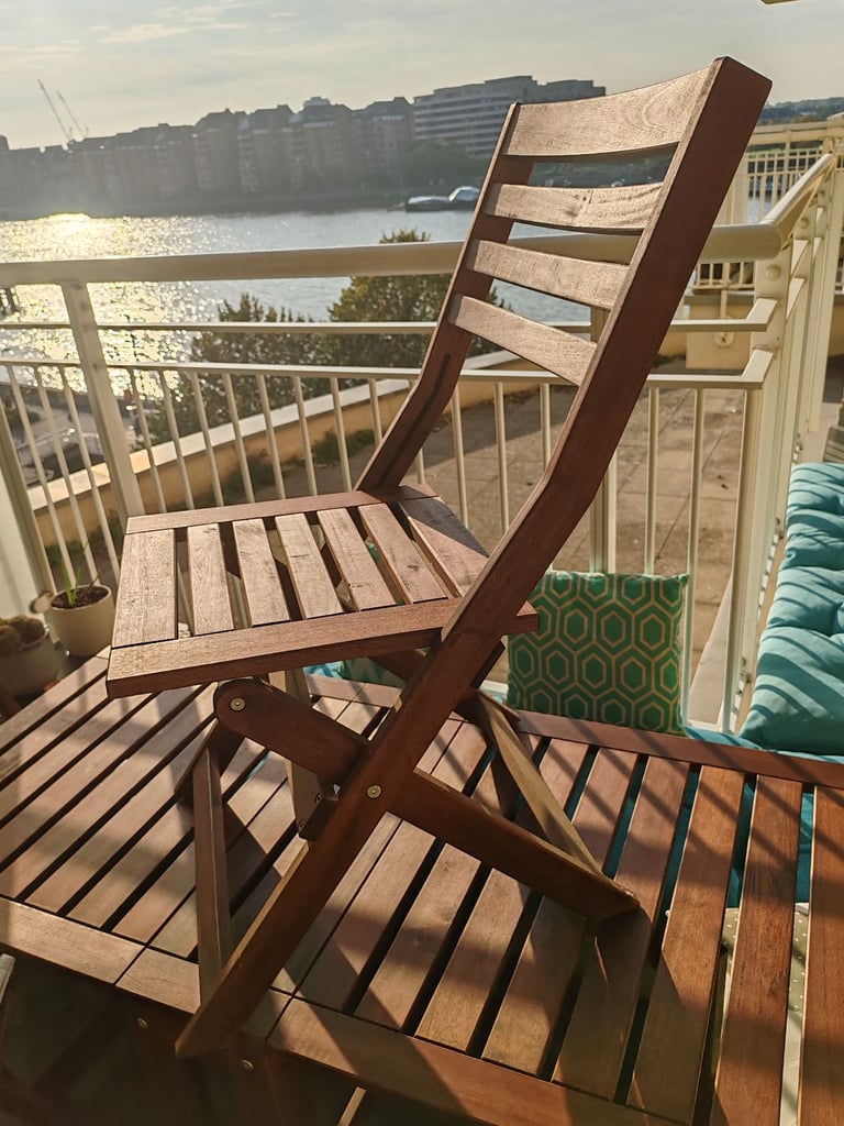 Folding garden / patio table and 4 folding chairs