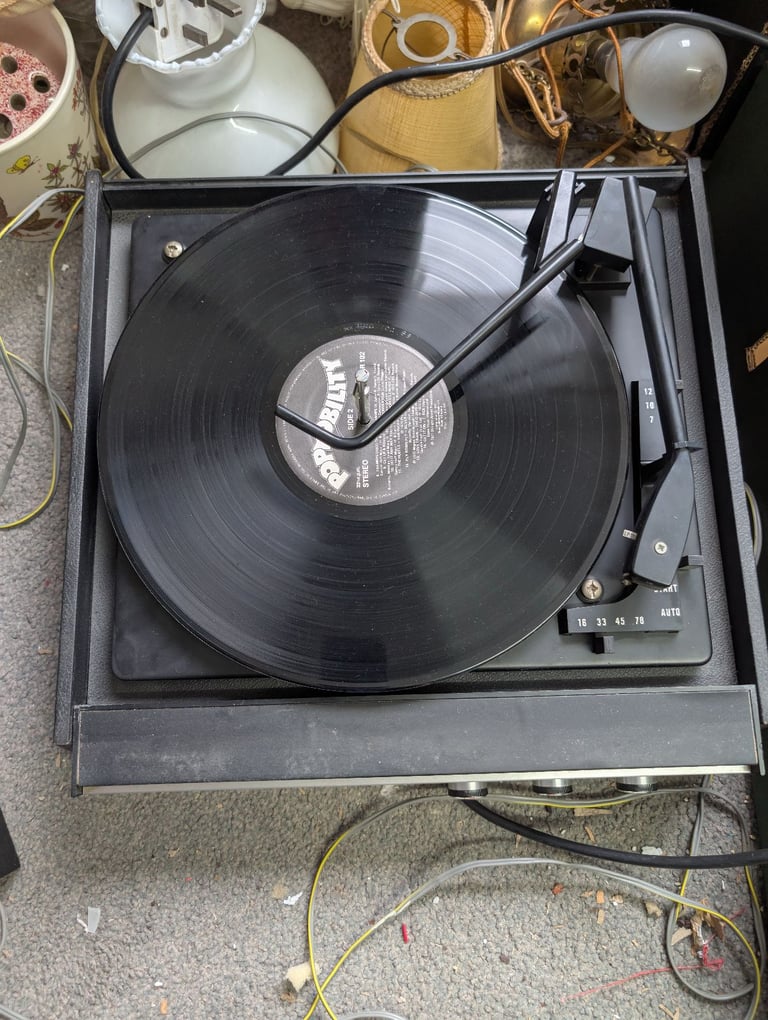 Vintage Fidelity UA4 record player with matching speakers
