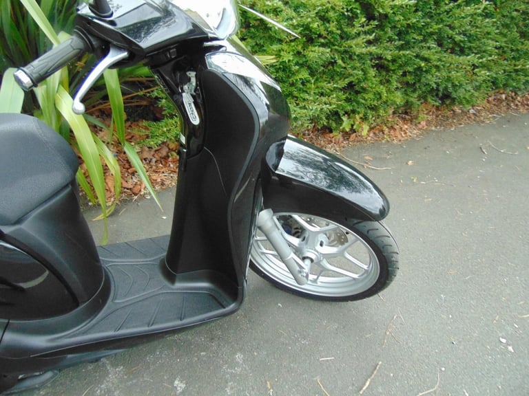 Honda ANC 125 F SH125 Automatic Scooter 2016 very low miles little used from new