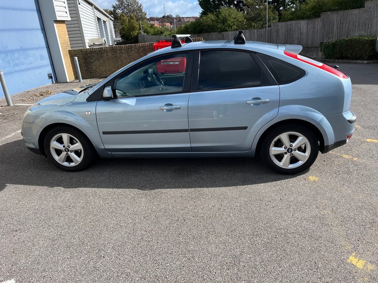 Ford Focus - 1.6 automatic 