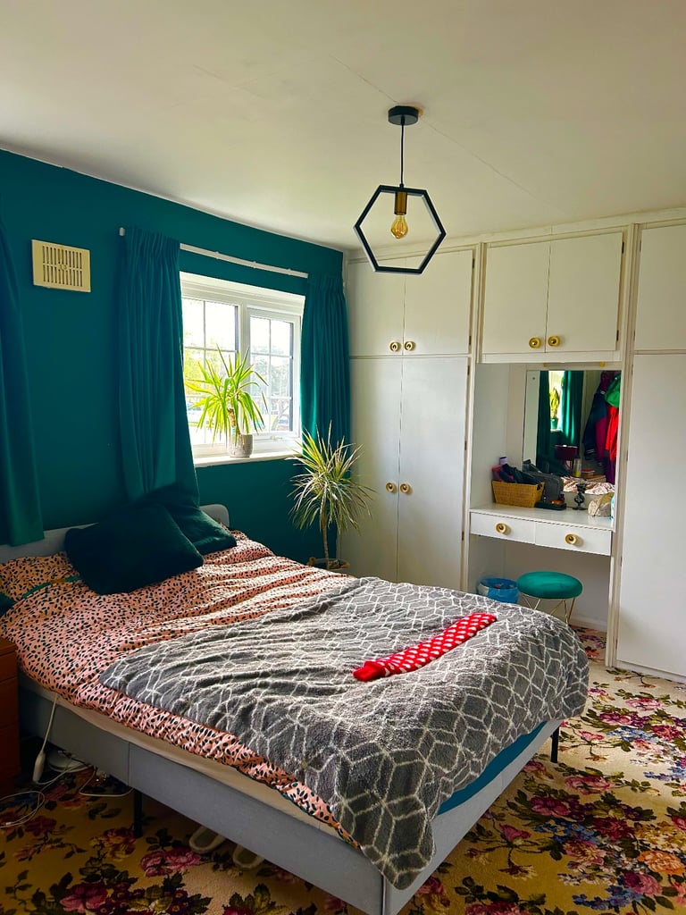 Room in Hyde