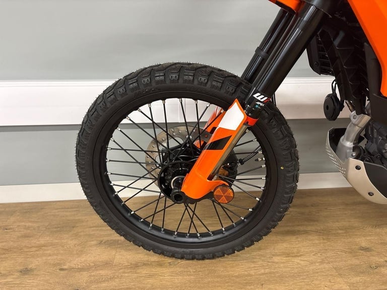 2025 KTM Street 125 ENDURO R orange Manual