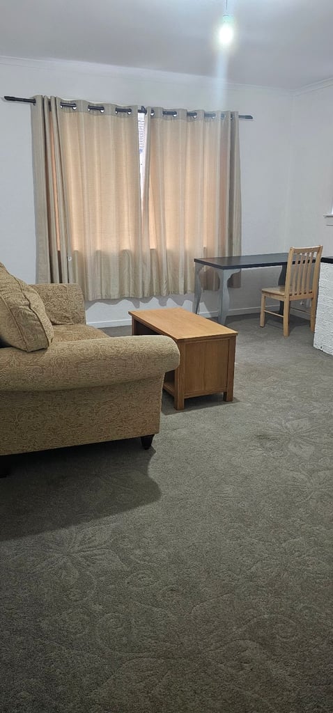  Spacious 3-Bedroom Flat for Rent – £1,450/month.