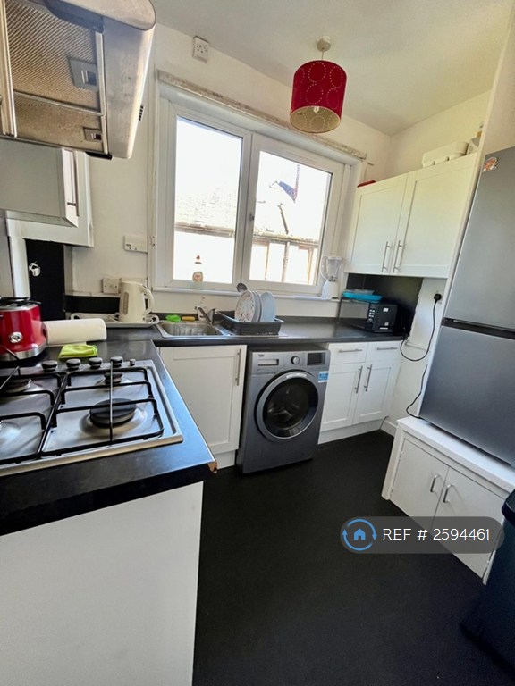 1 bedroom flat in Ruthrieston Crescent, Aberdeen, AB10 (1 bed) (#2594461)