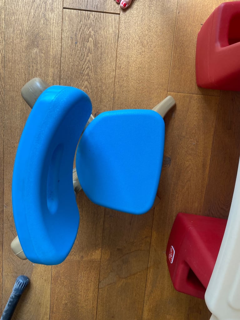 Step 2 Deluxe Art Activity Desk