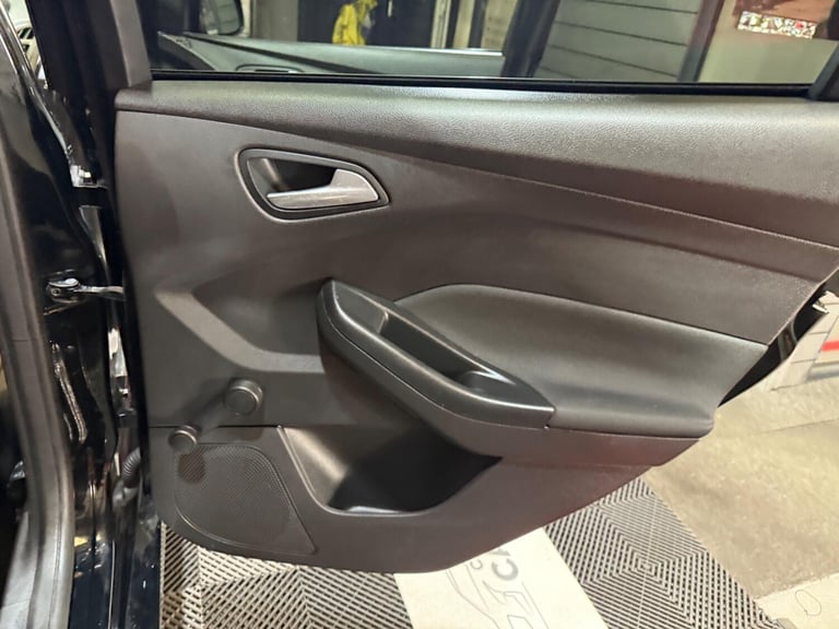 2017 Ford Focus 1.0T EcoBoost ST-Line Euro 6 (s/s) 5dr ESTATE Petrol Manual