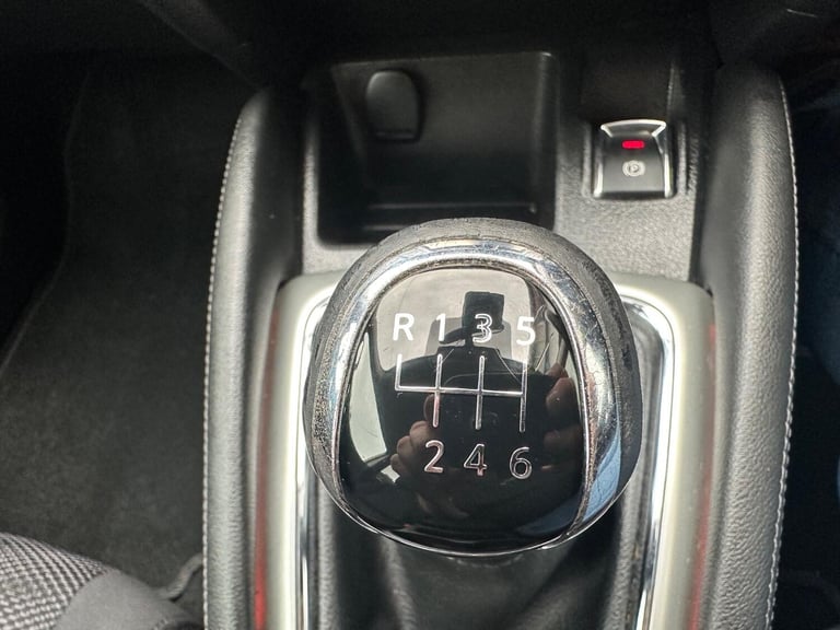 NISSAN QASHQAI 1.2 DIG-T n-tec Silver Manual Petrol 2015