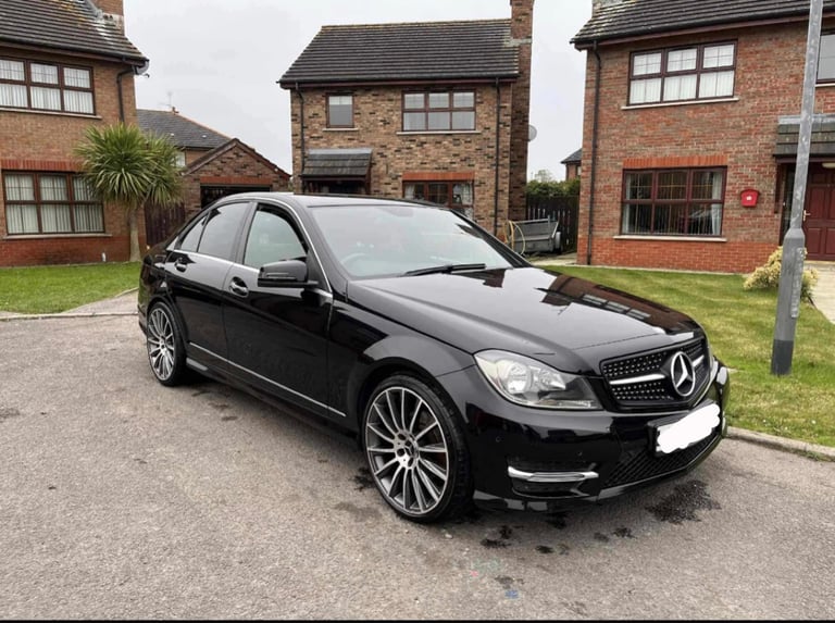 image for Mercedes-Benz, C CLASS, Saloon, 2013, Semi-Auto, 2143 (cc), 4 doors