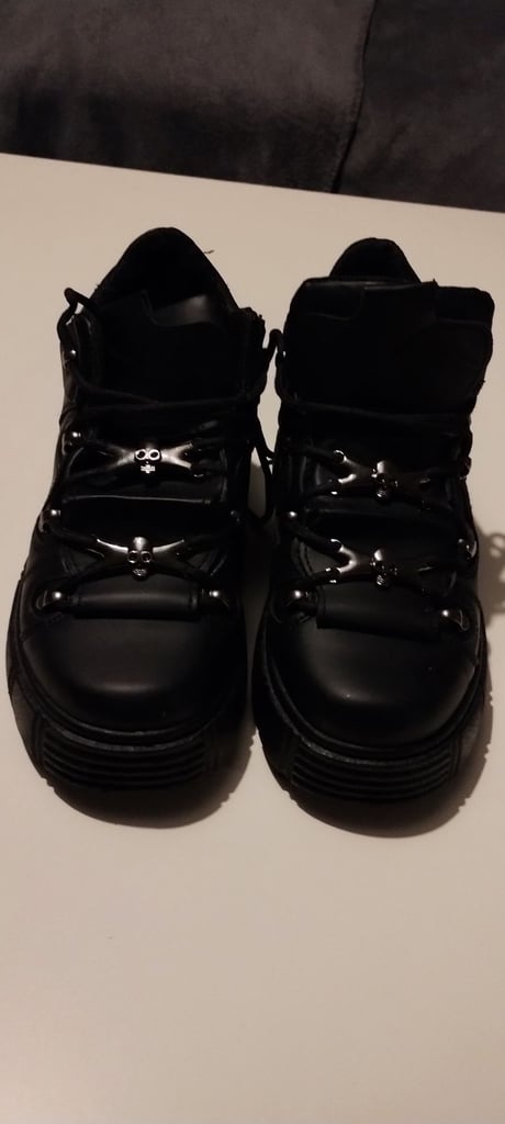 image for Chunky trainers size 6