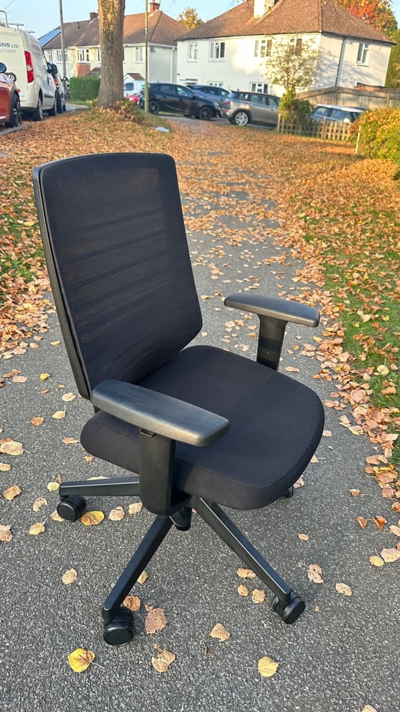 Office chair black 