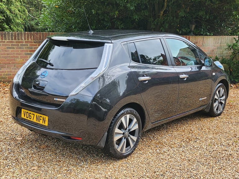 2017 Nissan Leaf Tekna 30kWh Auto with Full Service History and a New MOT HATCHBACK Electric Auto...