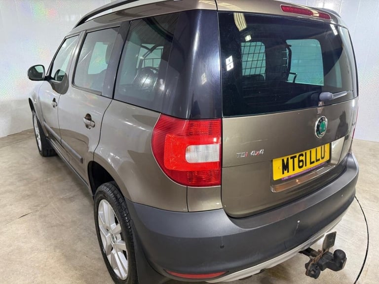 2012 61 SKODA YETI 2.0 TDI ELEGANCE SUV 5DR DIESEL DSG 4WD EURO 5 (140 PS) DIESE