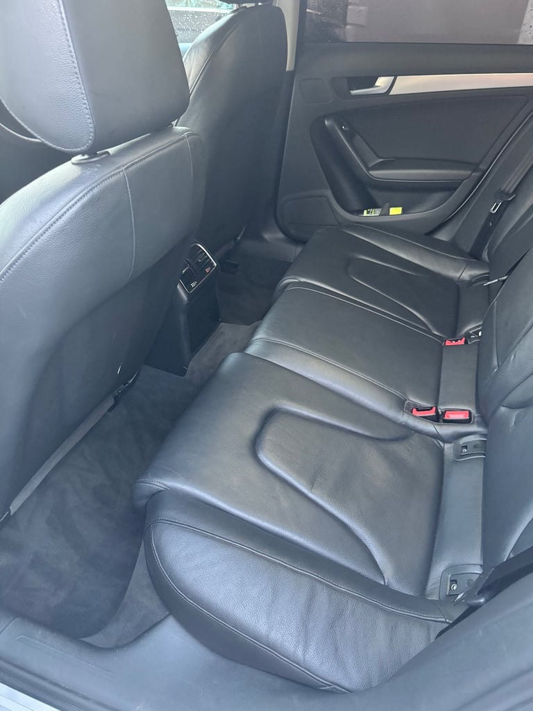 Audi, A4, Saloon, 2014, Manual, 1968 (cc), 4 doors