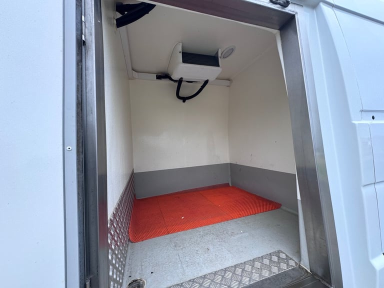 2020 Nissan NV400 Nissan NV400 2020 Mwb Fridge Van 2.3 dci 135ps MOT and Full History !! PANEL VA...