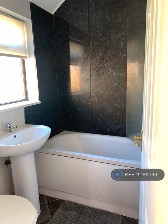 2 bedroom house in Grove Street, Leek, ST13 (2 bed) (#1811383)