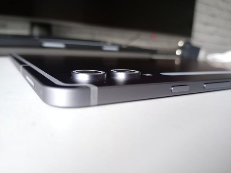 9 Days Old - Samsung Galaxy Tab S10 Ultra 14.6 Inch 5G 512GB 12GB Ram 120Hz OLED Gaming Tablet