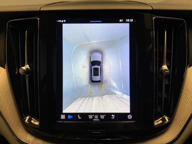 2022 Volvo XC60 2.0 B5P Plus Dark 5dr AWD Geartronic ESTATE PETROL Automatic