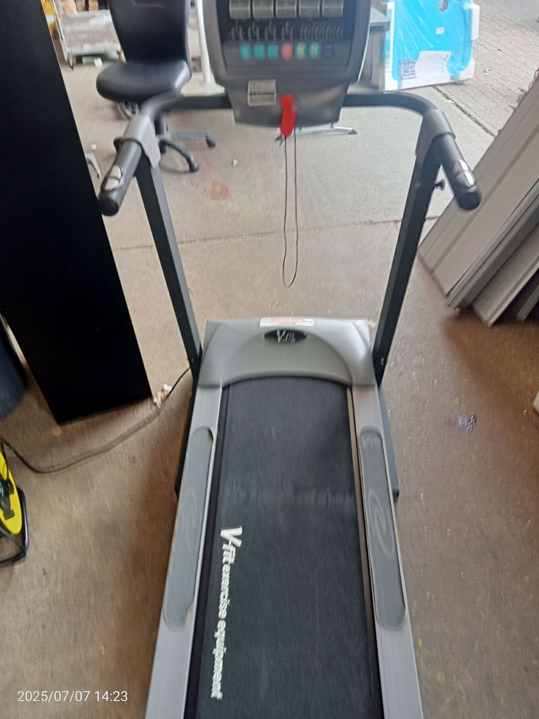 RUNNING MACHINE * V - Fit Full working order . Can show working 
