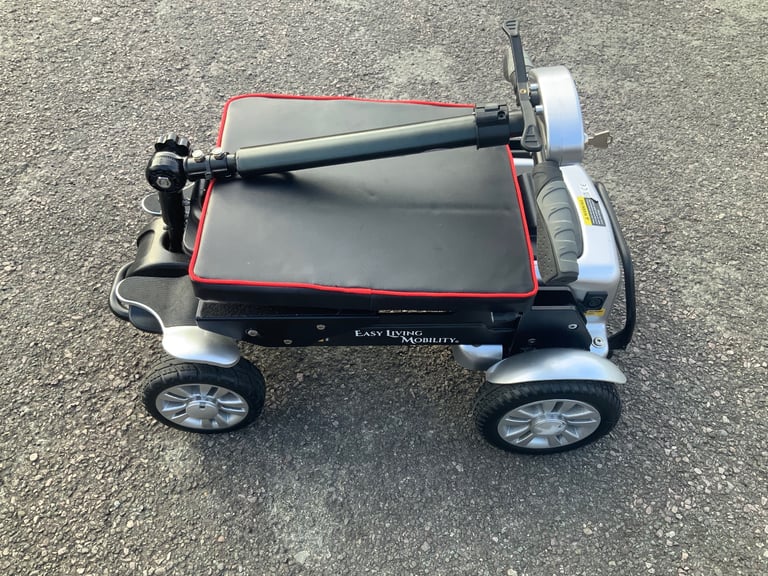 MOBILITY SCOOTER  FOLDING TYPE ONLY 17KG . £250  BARGAIN 