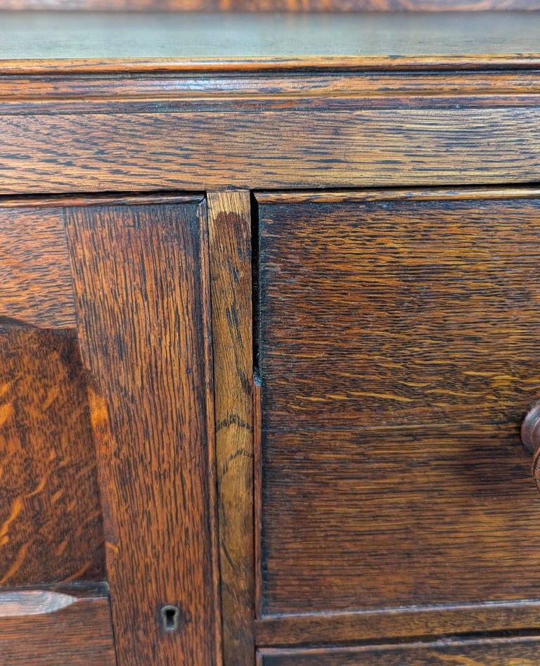 Arts & Crafts Oak Sideboard - Antique - Quarter Sawn Oak