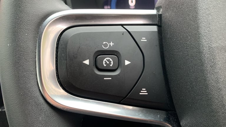 2024 Volvo XC40 2.0 B4 MHEV Plus SUV 5dr Petrol Hybrid DCT Auto Euro 6 (s/s) (197 ps) ESTATE Petr...