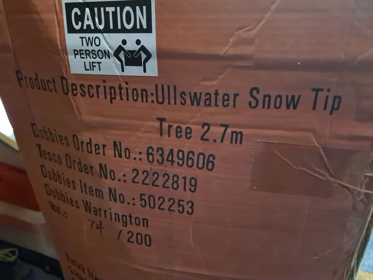 9ft / 2.7m dobbies Ulswater artificial Christmas tree and heavy duty click fix christmas tree base