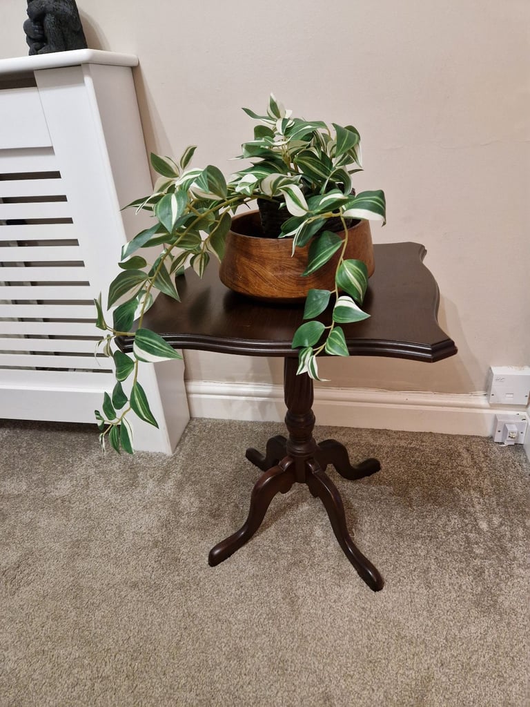 Vintage quadrupedal based occasional table