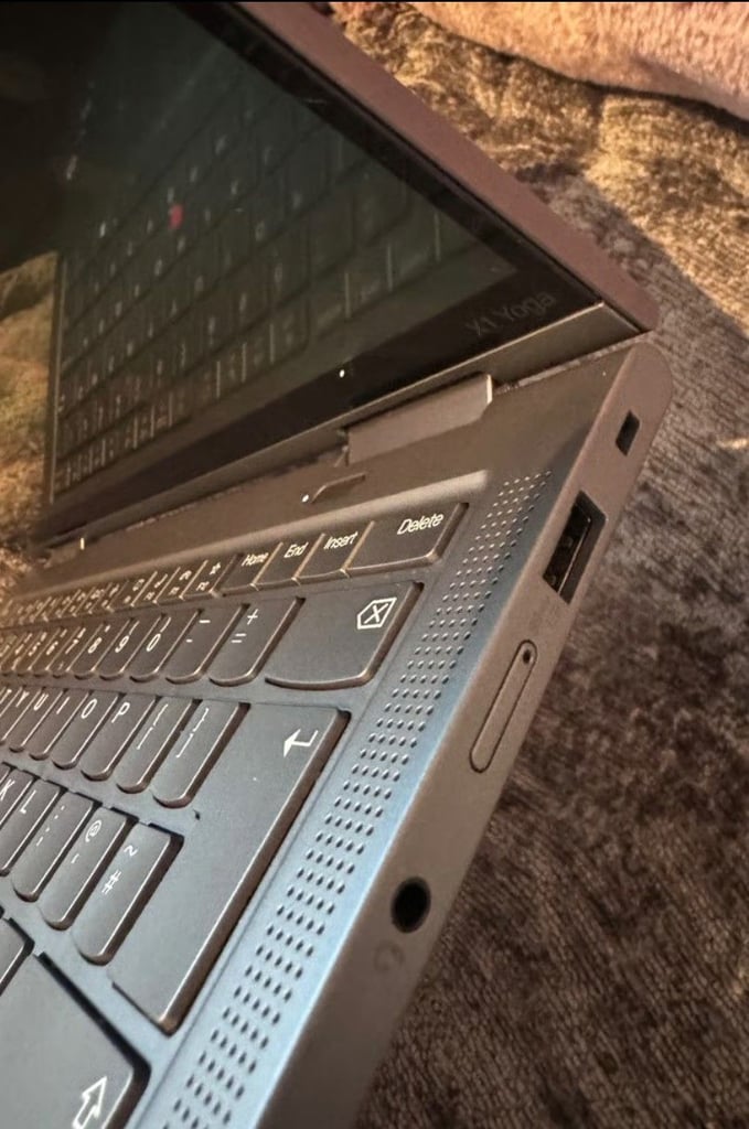 Lenovo laptop X1 Yoga Gen 7 *Touch Screen* i7-1260p 16gb mem, 512GB HD