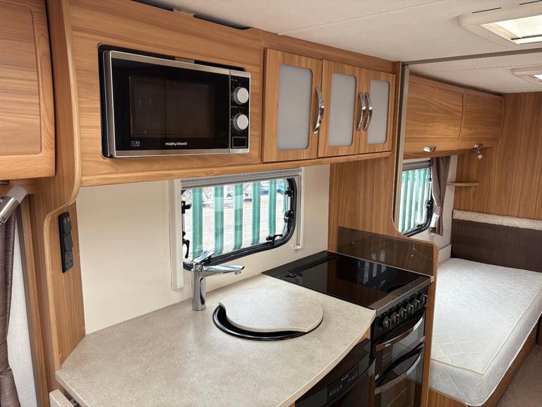 LUNAR CLUBMAN SB- FIXED SINGLE BEDS + END WASHROOM + MOTORMOVER