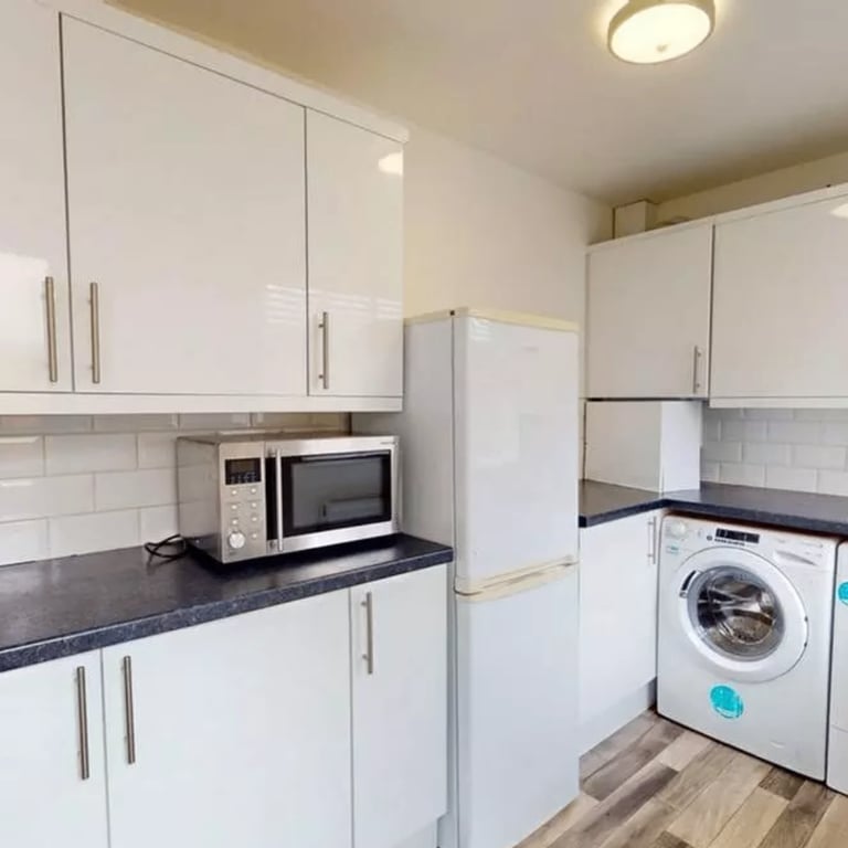 Join shelter rooms in just £10/week. Double & single rooms available.