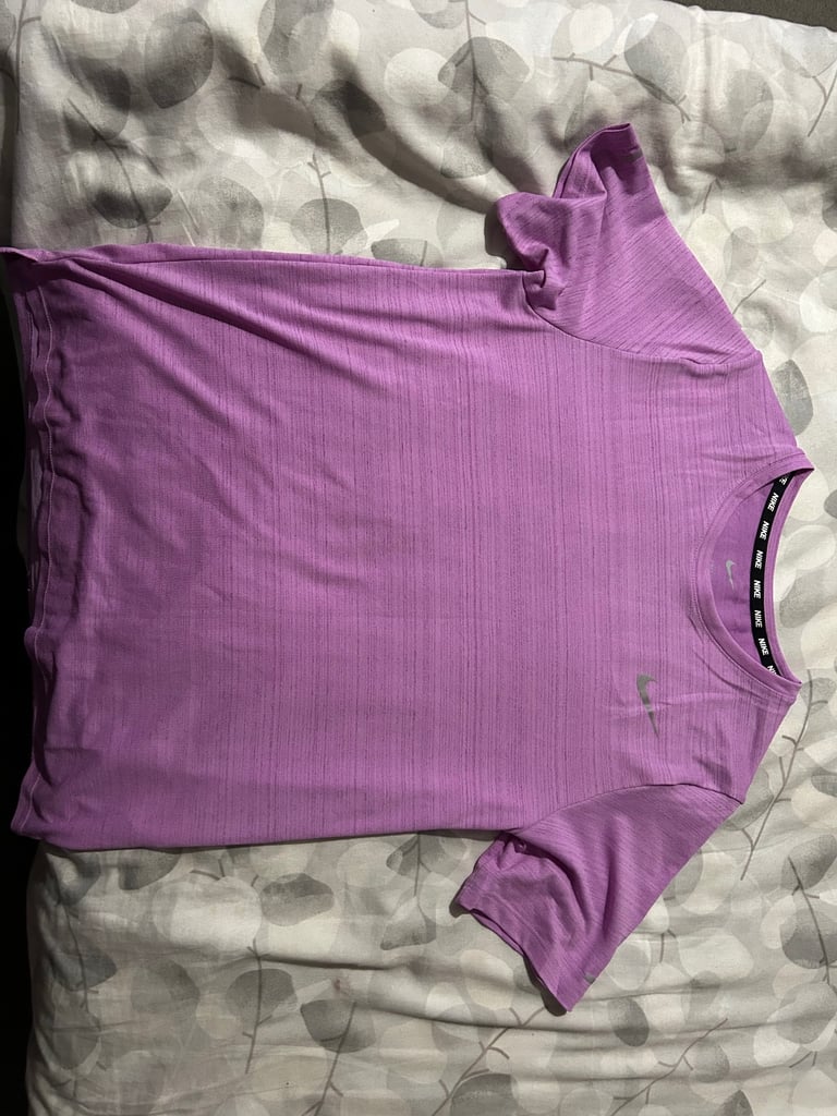 2 boys Nike Milner T-shirts XL boys 