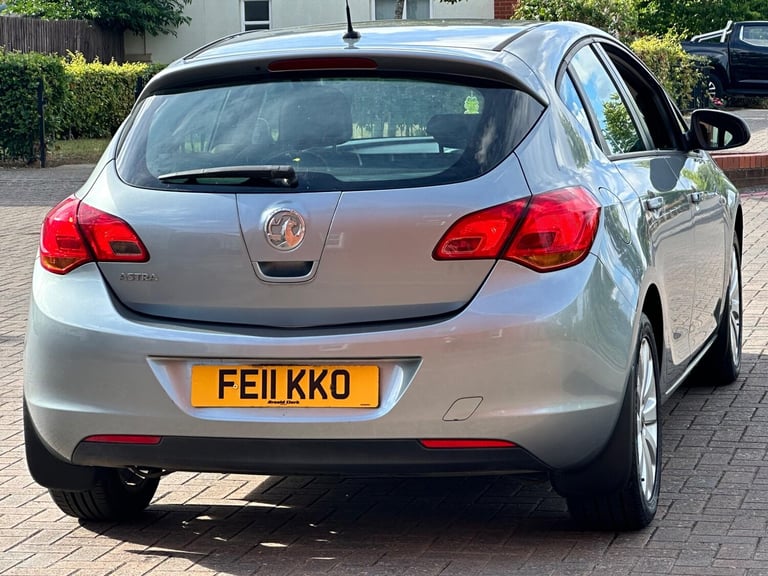 2011 Vauxhall Astra 1.4 16v Exclusiv Euro 5 5dr HATCHBACK Petrol Manual
