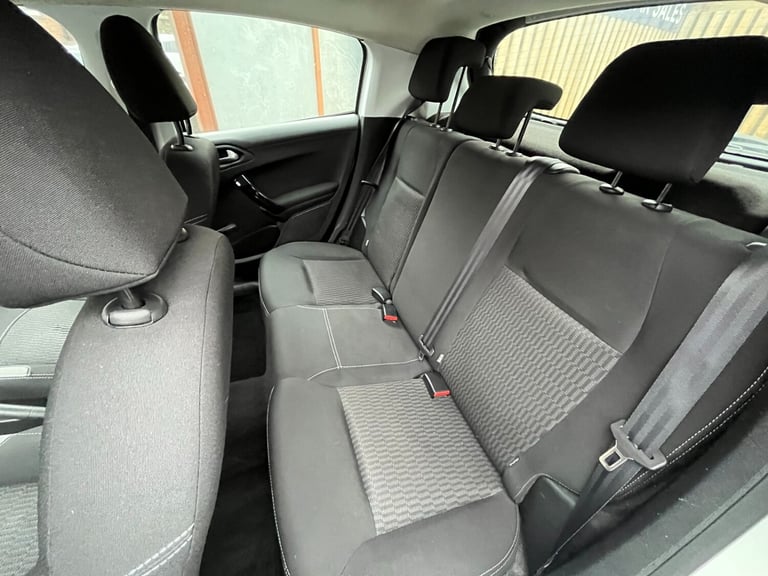 2016 Peugeot 208 1.2 PureTech 82 Active 5dr HATCHBACK Petrol Manual