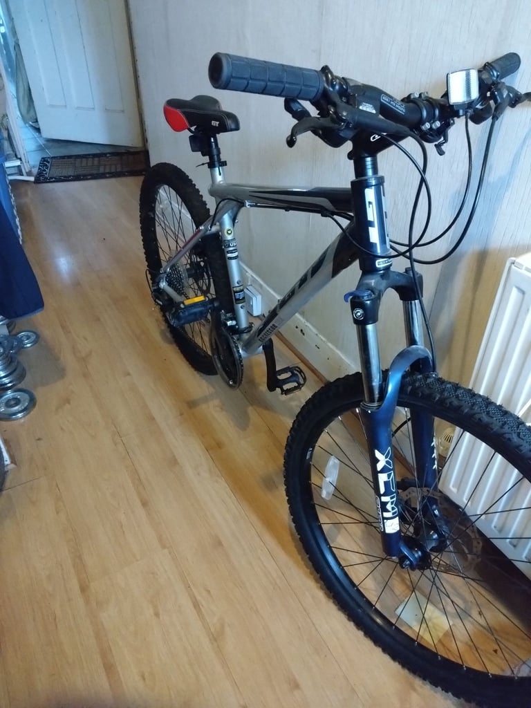 GT Aggressor XC3 mountain bike practically new!