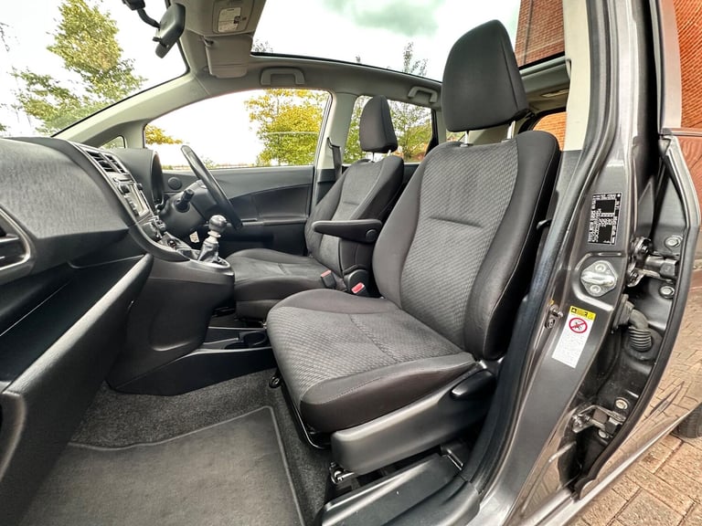 2011 Toyota Verso 1.33 Dual VVT-i T Spirit Euro 5 5dr MPV Petrol Manual