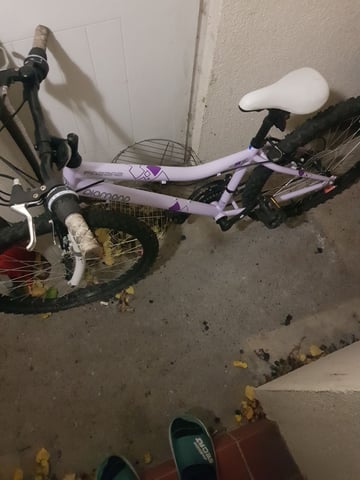 Diamond pazzaz girls mountain bike in Bradford, West Yorkshire