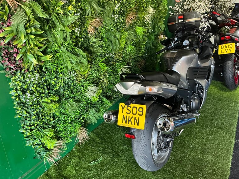 Kawasaki Zzr1400 free delivery 