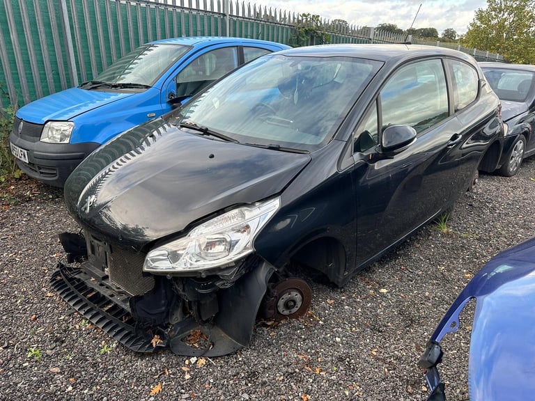 2017 PEUGEOT 208 BREAKING SPARES PARTS