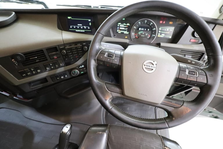 2018 (68 PLATE) Volvo  FH500 6x2 Euro 6 Tractor Units