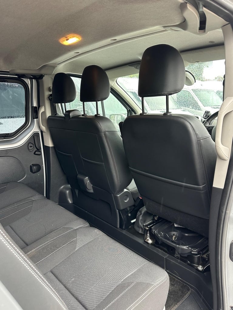 2019 Renault Trafic 1.6 dCi 29 Sport Nav Crew Van LWB Euro 6 6dr WINDOW VAN Diesel Manual
