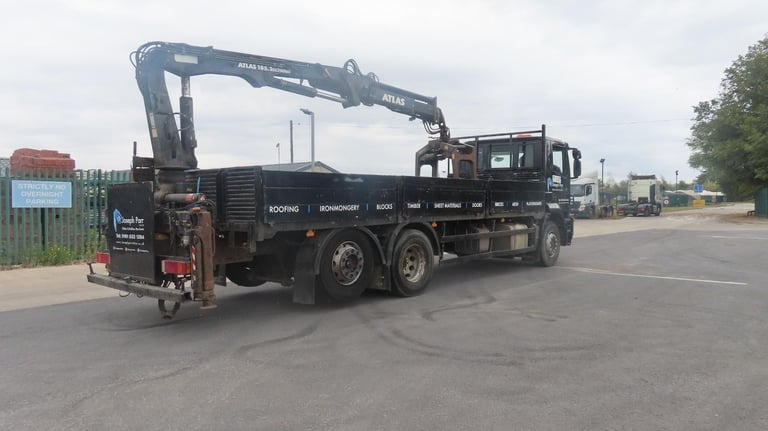 2011 Iveco Stralis 26.310 6x2 fitted with atlas 105.2 brick grab euro5