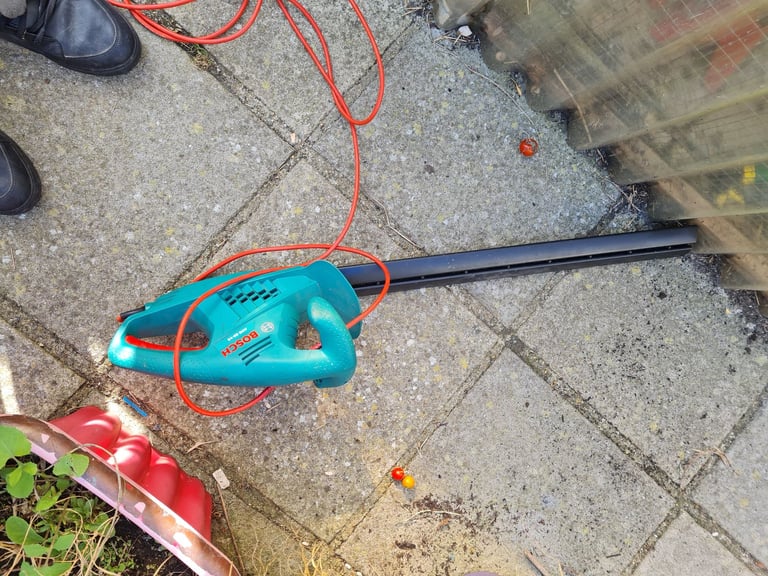 Bosch hedge cutter 
