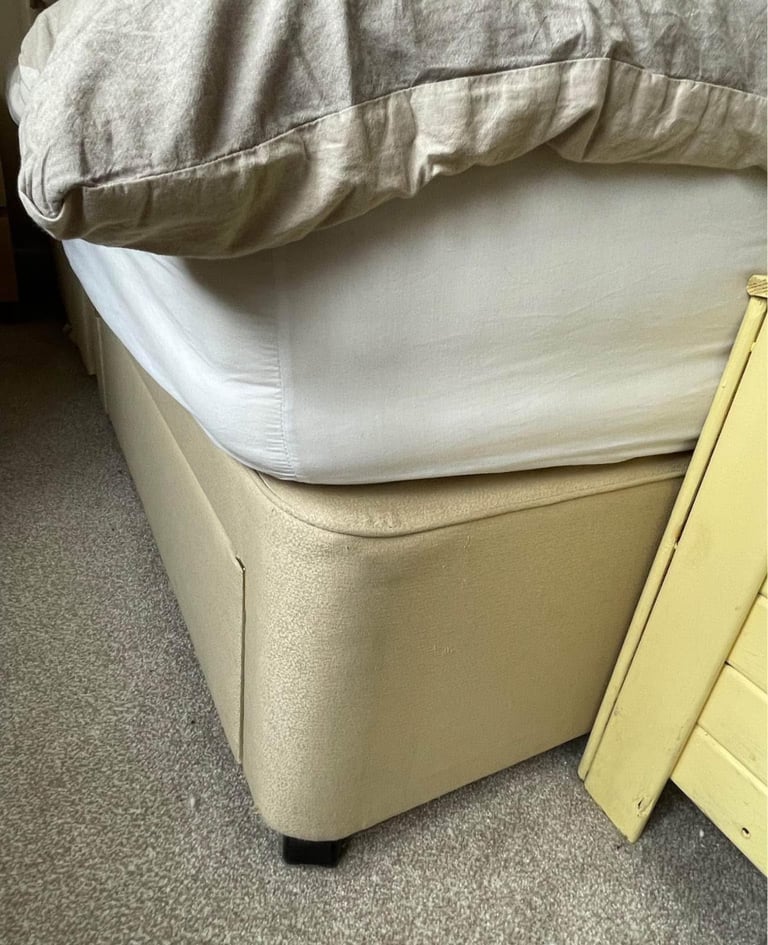 Kingsize bed with mattress for £135(we can deliver)