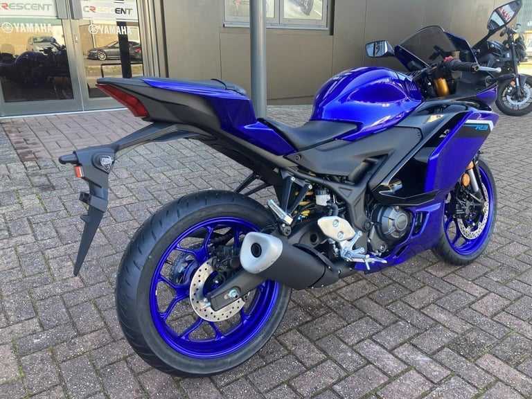 YAMAHA YZF-R3 2025 - ICON BLUE - BRAND NEW - IN STOCK - SAVE 300!
