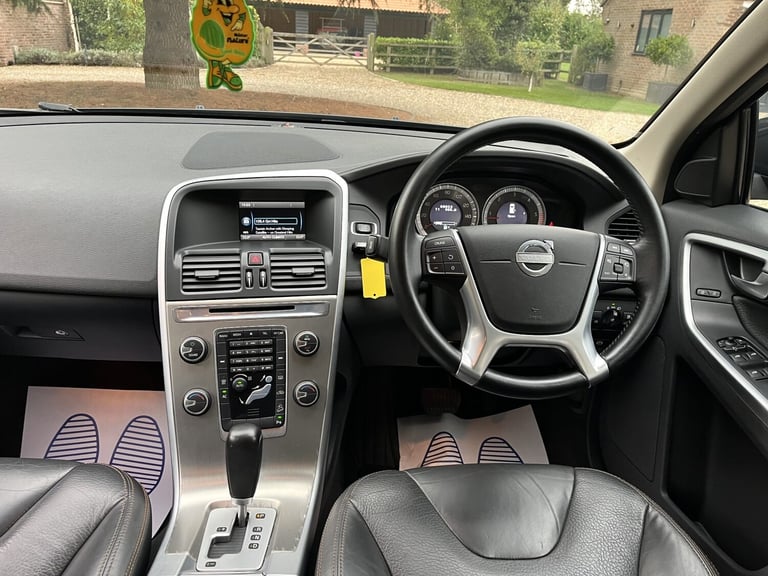 VOLVO XC60 2.4 D5 SE Lux 2011