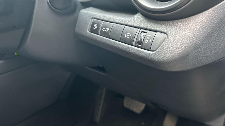 2024 Toyota C-HR 1.8 Hybrid Design 5dr CVT HATCHBACK PETROL/ELECTRIC Automatic