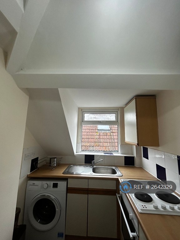 1 bedroom flat in Belvoir Road, Bristol, BS6 (1 bed) (#2642329)