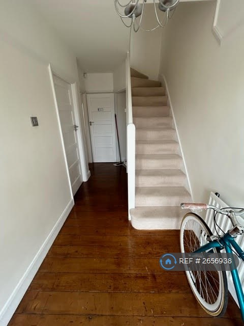 1 bedroom in Garth Road, Morden, SM4 (#2656938)